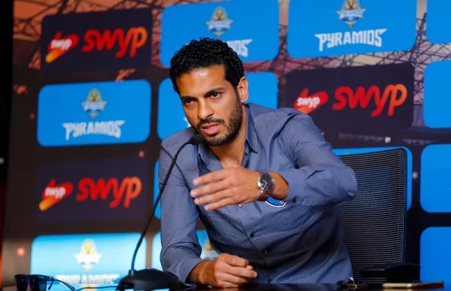 نجوم بيراميدز والأهلي والزمالك في عزاء والد هاني سعيد