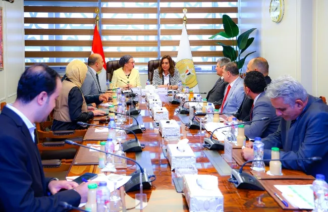 وزيرة البيئة تتابع الموقف التنفيذى لمشروع تطهير مصرف كيتشنر