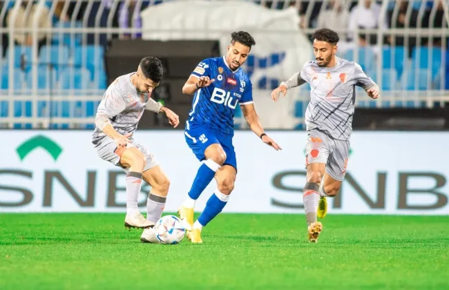 الفيحاء ضد الهلال.. سافيتش يمنح الزعيم التقدم في الشوط الأول