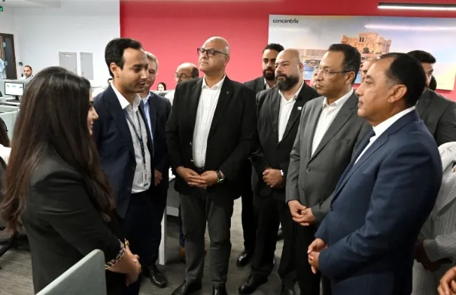 رئيس الوزراء يتفقد شركة «كونسنتركس - Concentrix» الأمريكية