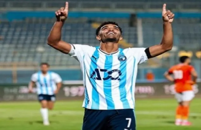 بيراميدز يهزم أبو قير للأسمدة بثنائية ويتصدر الدورى المصرى