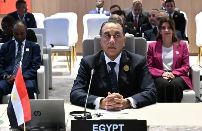 رئيس الوزراء يشارك بالجلسة الافتتاحية لقمة الاتحاد الأفريقي الاستثنائية بأنجولا