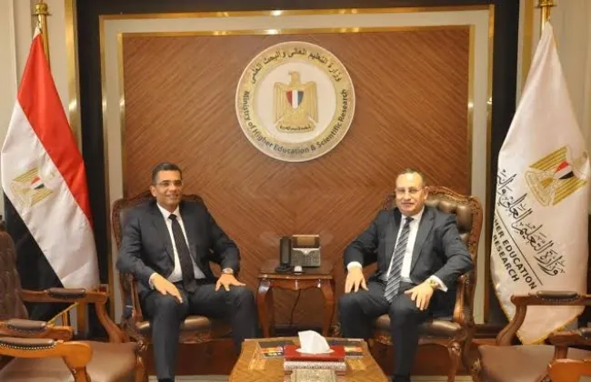 وزير التعليم العالي يستقبل محافظ البحر الأحمر لتعزيز التعاون المشترك