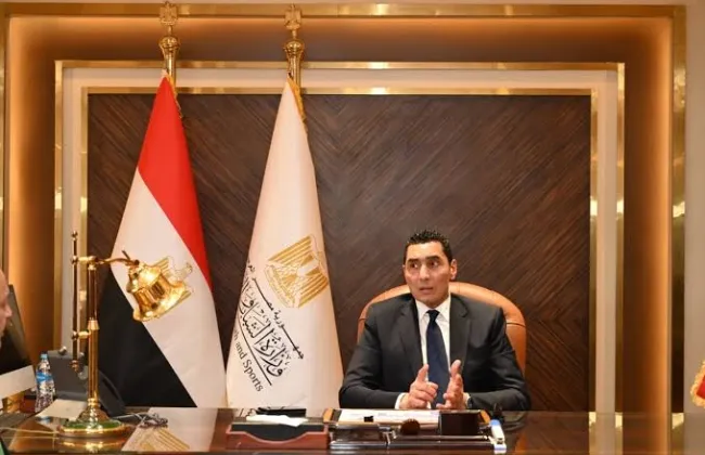 وزير الرياضة يصدر قرارا بحل مجالس إدارات 6 مراكز شباب وتنمية شبابية