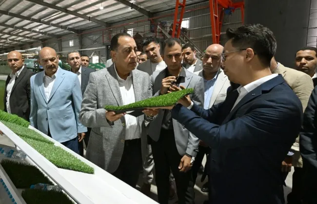 رئيس الوزراء يفتتح مصنع «فيفا ترف» للنجيل الصناعى باستثمارات 4 ملايين دولار