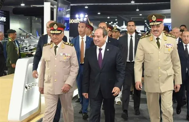 الرئيس السيسى يتفقد معرض العلمين الدولى ويشاهد عروضًا لقوات جوية من عدة دول
