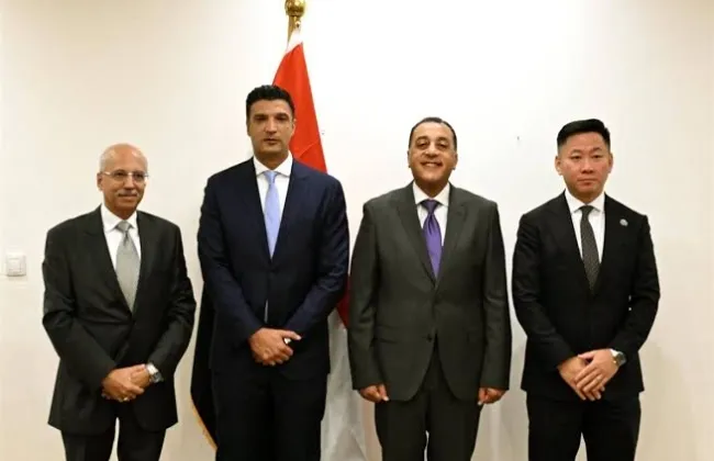 رئيس الوزراء يشهد مراسم توقيع عقد إنشاء مصنع لإنتاج البطاريات الكهربائية