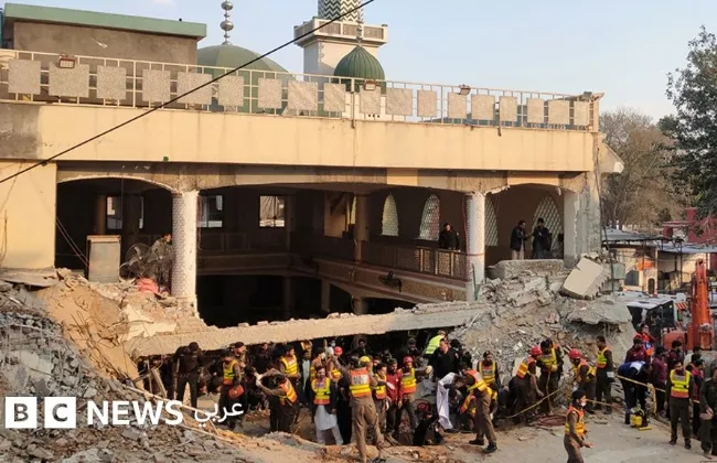 انفجار مسجد بمقر قيادة للشرطة فى باكستان وسقوط 17 قتيلا و40 مصابا