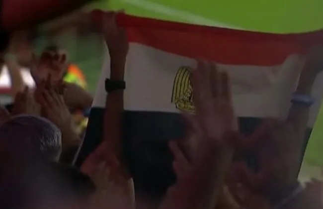 علم مصر يزين مدرجات طرابزون احتفالا بليلة محمد صلاح التاريخية