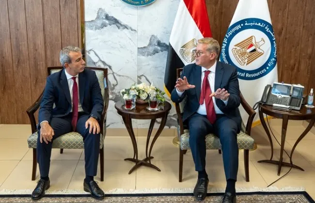 وزير البترول يبحث مع شركة إيني التعجيل بتنمية الاكتشافات الجديدة