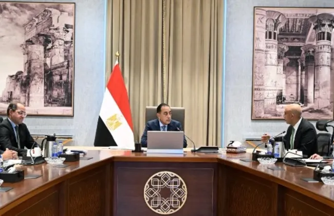رئيس الوزراء يكلف بتحويل ما بين 200 إلى 250 مدرسة لمدارس التكنولوجيا التطبيقية بالشراكة مع القطاع الخاص