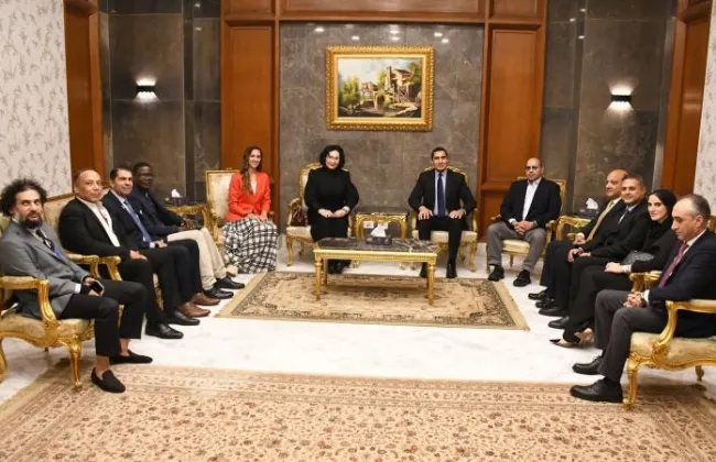 وزير الشباب والرياضة يشهد افتتاح بطولة العالم للناشئين للريشة الطائرة بمصر