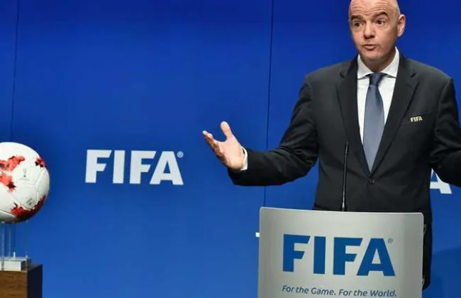 راتب سري وملايين الدولارات.. «ذا تايمز» تفتح ملف اتهامات إنفانتينو المالي في فيفا