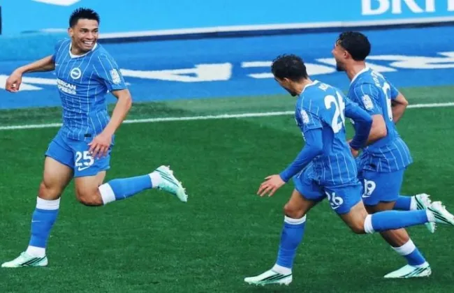 برايتون يكتسح كريستال بالاس 5-0 وهدف تاريخى ويخطف الوصافة مؤقتا