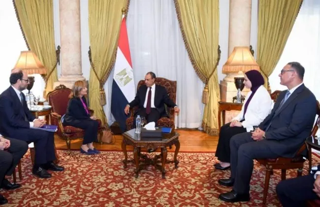 وزير الخارجية يستقبل نائبة رئيس بنك الاستثمار الأوروبي