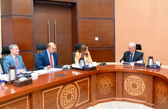 حسين عيسى يبحث مع وزيرة التنمية المحلية جهود تطوير تنظيم إدارة المخلفات