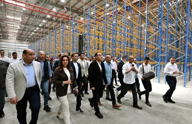 رئيس الوزراء يفتتح مستودع السويس الاستراتيجى للسلع الغذائية بحى عتاقة